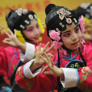山西新绛县举办2015年中小学生艺术展演节