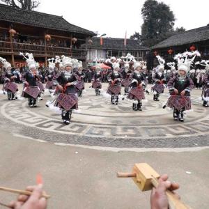 贵州丹寨：“给哈舞”闹新春