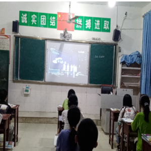 达川区麻柳镇新胜中心学校组织师生观看《开学第一课》