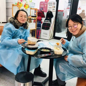 西安市未央区：冬至的饺子，给一线防疫工作者带来了温暖