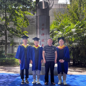 西安科技大学三名硕士毕业生与导师来兴平的故事