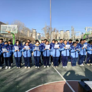 青海省五四中学开展2023年“唱红色经典 颂爱国情怀”拉歌活动