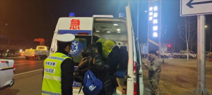 陕西省西咸新区：救护车突发故障，警车“秒变”救护车为心梗患者“生命接力”