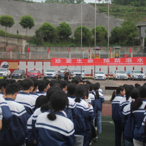 达州市宣汉县清溪宏文学校开展防溺水安全演练活动