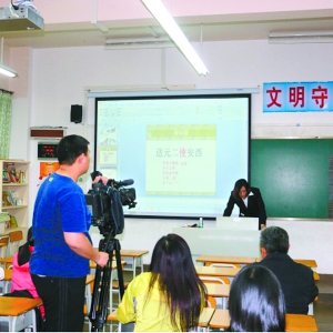 “宽带中国”媒体团到汶川第一小学调研