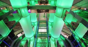 玻璃栈道、超大滑梯 郑州高校现最酷图书馆