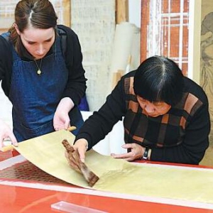大英博物馆专家谈中国古书画修复：中西方大不同