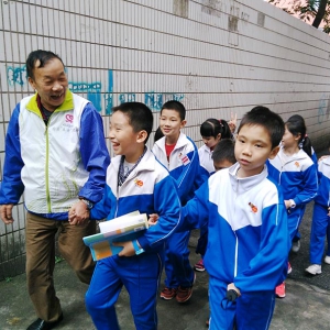 广州景泰街“稻草人”志愿者服务社区5年获街坊点赞