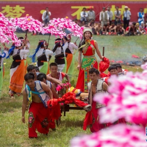 云南石林彝族群众欢庆“火把节”