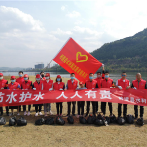 践行绿色发展理念 “中国水周”梓潼志愿者在行动