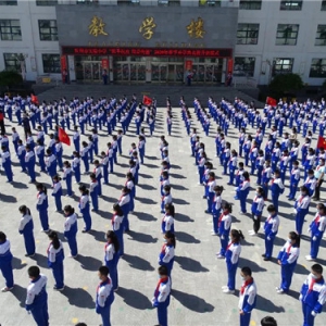 山西省忻州市实验小学举行复学返校升旗仪式