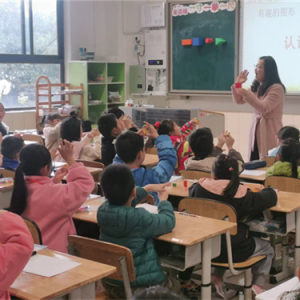 特级教师进校指导，成都高新区庆安小学数学组教师成长有方
