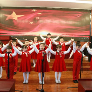 灵龙小学举行校园朗诵比赛暨语言艺术基地试验校授牌仪式