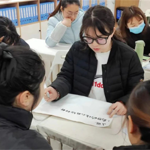 探适“益”材料，光华新城幼儿园教师促幼儿发展